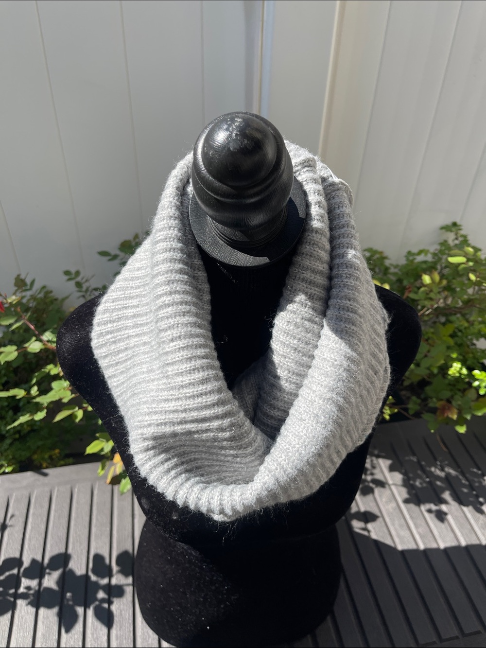 H&M Light Gray Ribbed Knit Scarf - Picture 3 of 7
